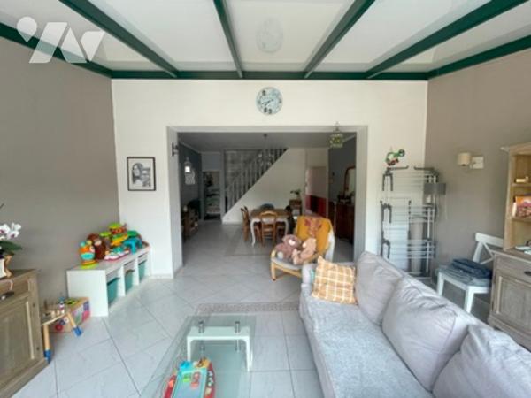 UNE MAISON A USAGE D'HABTIATION