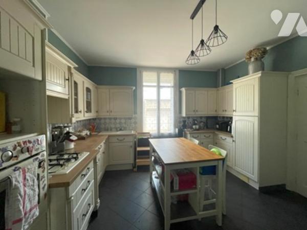 UNE MAISON A USAGE D'HABTIATION