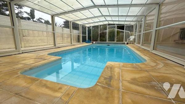 A vendre - Châlons-en-Champagne - Maison de plain-pied sur sous-sol complet avec piscine

Rar...