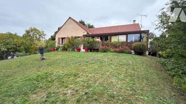 A vendre - Châlons-en-Champagne - Maison de plain-pied sur sous-sol complet avec piscine

Rar...