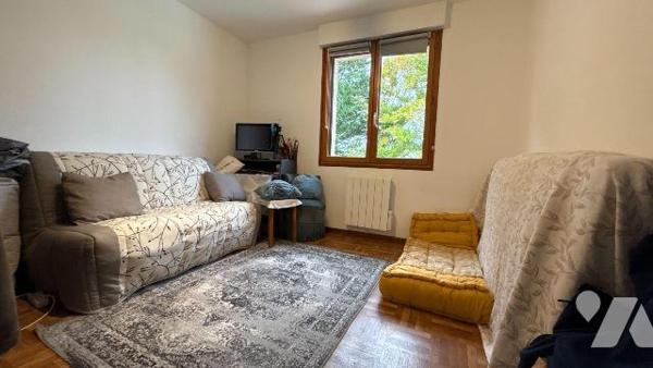 A vendre - Châlons-en-Champagne - Maison de plain-pied sur sous-sol complet avec piscine

Rar...