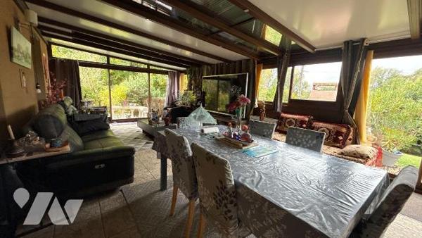 A vendre - Châlons-en-Champagne - Maison de plain-pied sur sous-sol complet avec piscine

Rar...