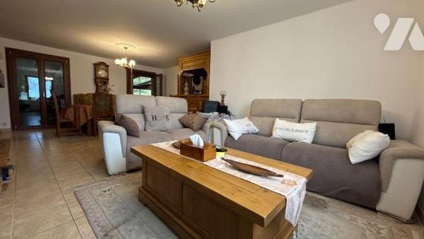 A vendre - Châlons-en-Champagne - Maison de plain-pied sur sous-sol complet avec piscine

Rar...