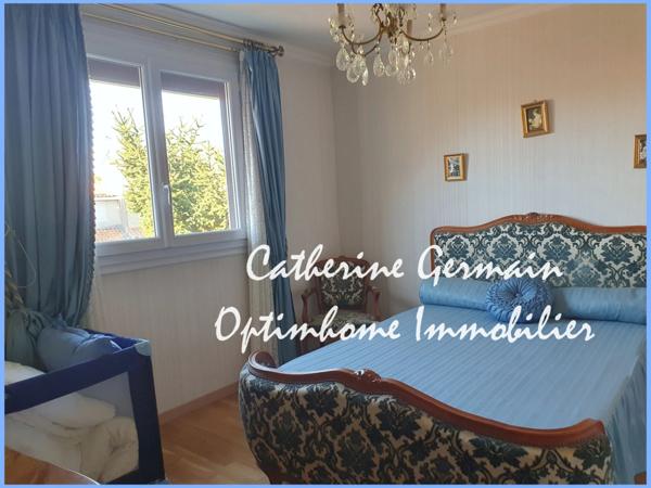 A vendre, Carcassonne - Lumineuse maison familiale avec jardin, terrasses et véranda.