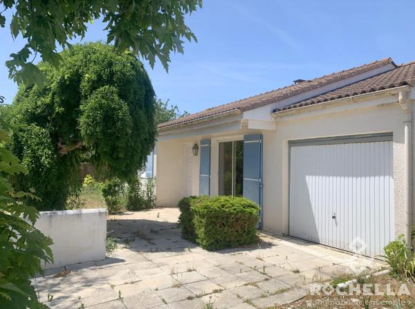 L'Houmeau maison 112m2 habitables, 3 chambres, un bureau, jardin, garage. Bien à remettre au goût du jour.