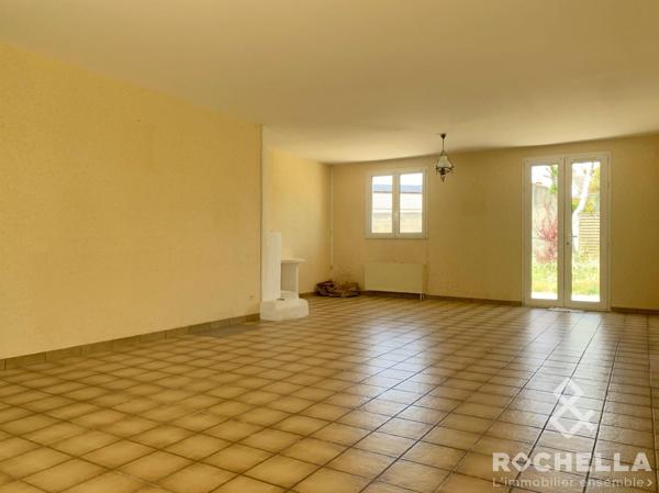 L'Houmeau maison 112m2 habitables, 3 chambres, un bureau, jardin, garage. Bien à remettre au goût du jour.