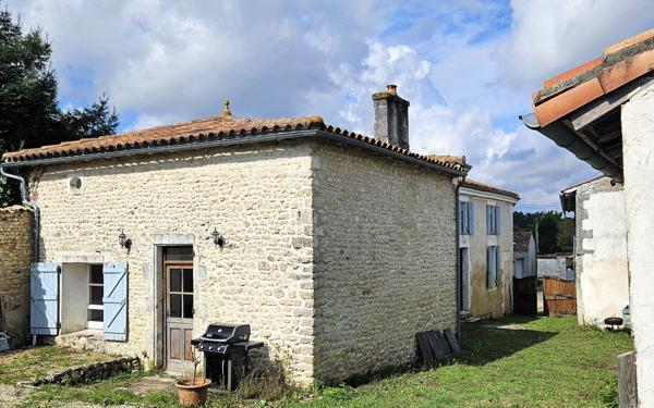 Maison à vendre    5 pièces •  Saint-Jean-d'Angély