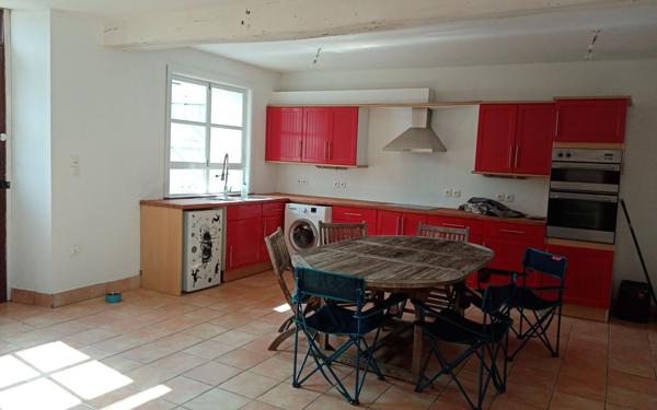 Maison à vendre    5 pièces •  Saint-Jean-d'Angély