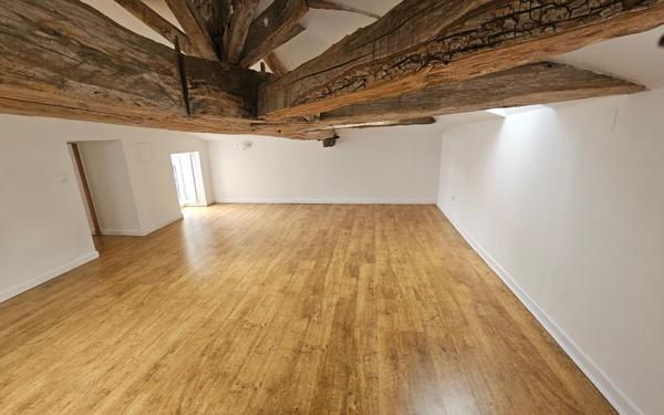 Maison à vendre    5 pièces •  Saint-Jean-d'Angély