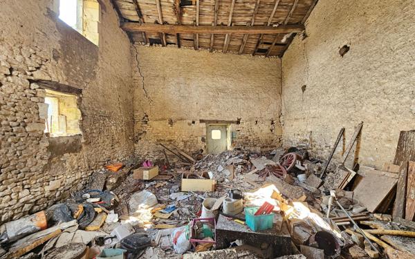 Maison à vendre    5 pièces •  Saint-Jean-d'Angély