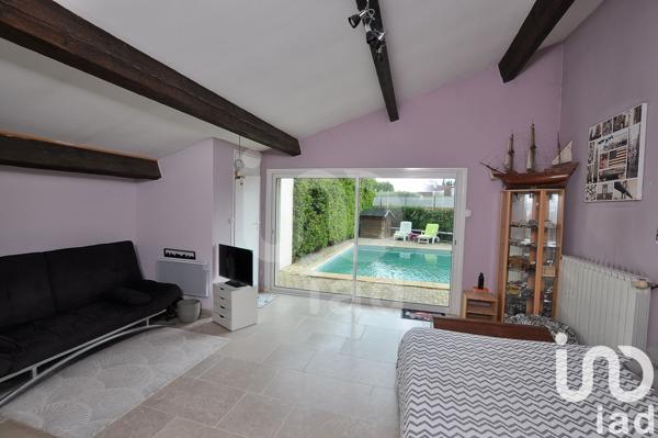 Maison traditionnelle 6 pièces de 177 m² à Manduel (30129)