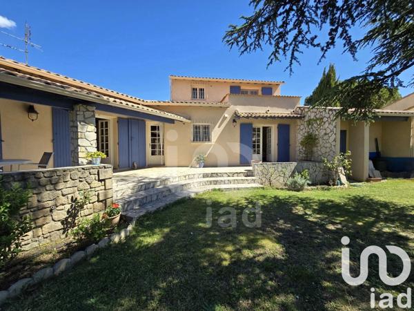 Maison traditionnelle 6 pièces de 177 m² à Manduel (30129)