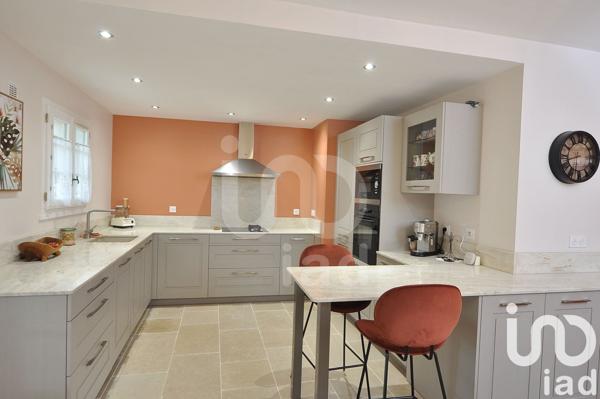 Maison traditionnelle 6 pièces de 177 m² à Manduel (30129)