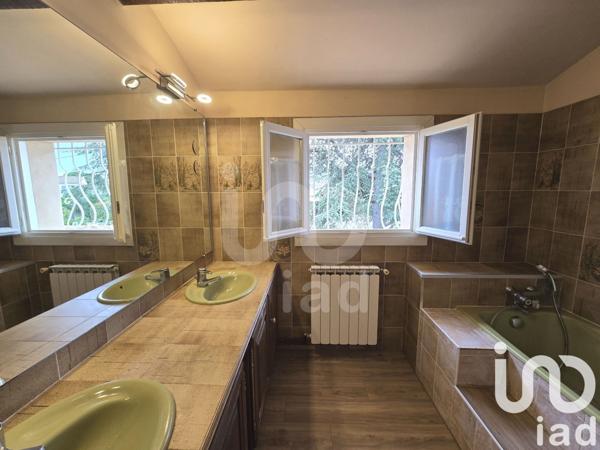 Maison traditionnelle 6 pièces de 177 m² à Manduel (30129)