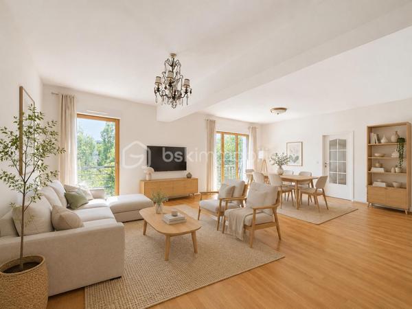 Au sein d'un environnement privilégié au charme bucolique et verdoyant, découvrez cet appartement confortable, offrant un équilibre parfait entre sérénité et proximité des commerces.
Il se compose comme suit : une entrée munie de placards intégrés, une première chambre, un double séjour lumineux offrant un espace de vie confortable, avec un accès sur le balcon-terrasse qui bénéficie d'une vue dégagée sur la nature sans aucun vis à vis, une cuisine séparée avec une porte fenêtre communiquant également sur le balcon-terrasse, une seconde chambre agréable, et une salle de bain. Cette distribution harmonieuse et moderne offre un confort optimal et vous permettra un sentiment d'évasion et de sérénité pour une tranquillité au quotidien.
Deux places de parking privatives et deux caves complètent cette prestation de grande qualité.
Cette résidence parfaitement entretenue et sécurisée, dispose d'un accès PMR, d'un ascenseur et d'un interphone.
N'hésitez pas à me contacter pour découvrir cette opportunité aux prestations rares sur ce secteur.