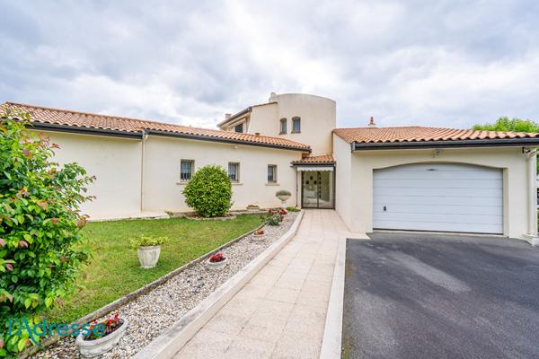 CESTAS PIERRETTES - Maison familiale de 150m² avec jardin et double garage