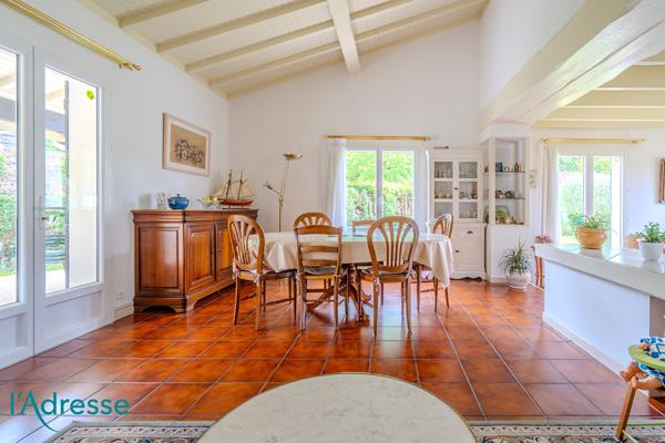 CESTAS PIERRETTES - Maison familiale de 150m² avec jardin et double garage