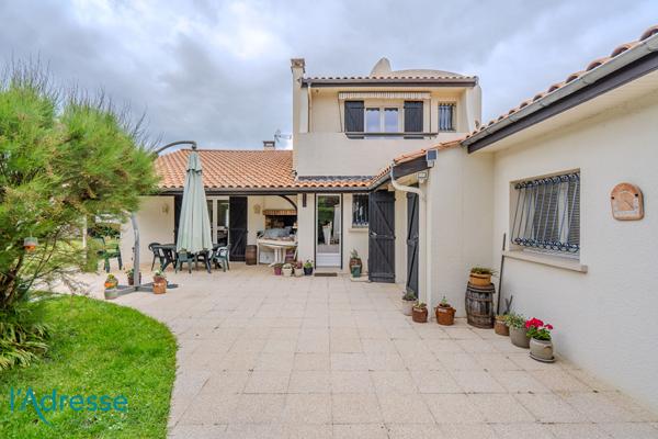 CESTAS PIERRETTES - Maison familiale de 150m² avec jardin et double garage
