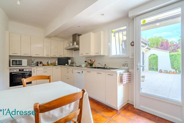 CESTAS PIERRETTES - Maison familiale de 150m² avec jardin et double garage