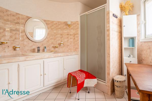 CESTAS PIERRETTES - Maison familiale de 150m² avec jardin et double garage