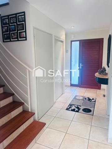 Maison d'env. 170M2 de 2003 sur 3 niveaux avec 5 chambres, 2 salles de bain, 2 wc, 1 garage, 1 buanderie, 1 jardin sur un terrain d'environ 500M2