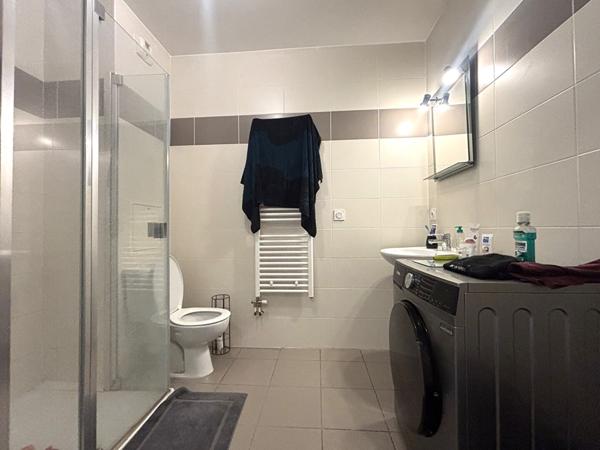 Rare à la vente ! Superbe T2 récent avec terrasse dans le centre de Challes-les-Eaux