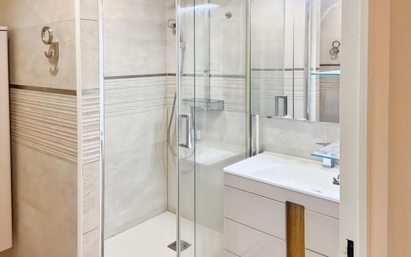 Appartement à vendre    3 pièces • 65 m2 Montrouge