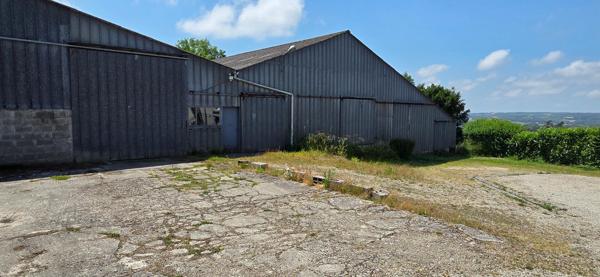 Maison 3 chambres à Plestin-les-Grèves avec un grand hangar d'env 600m²
