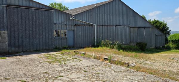 Maison 3 chambres à Plestin-les-Grèves avec un grand hangar d'env 600m²