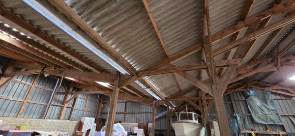 Maison 3 chambres à Plestin-les-Grèves avec un grand hangar d'env 600m²