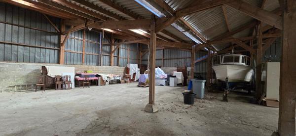 Maison 3 chambres à Plestin-les-Grèves avec un grand hangar d'env 600m²