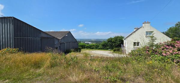 Maison 3 chambres à Plestin-les-Grèves avec un grand hangar d'env 600m²