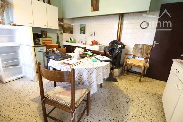 A vendre une maison avec possibilité de vivre de plain pied.