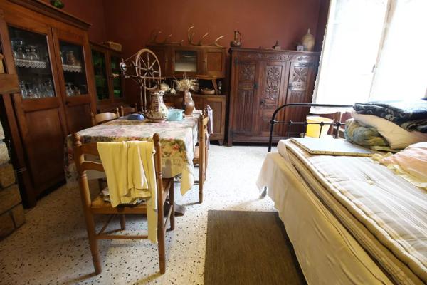 A vendre une maison avec possibilité de vivre de plain pied.