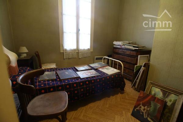 A vendre une maison avec possibilité de vivre de plain pied.