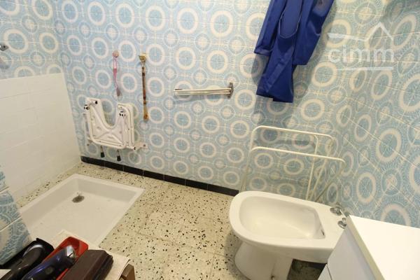 A vendre une maison avec possibilité de vivre de plain pied.
