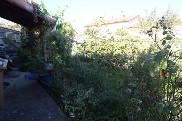 A vendre une maison avec possibilité de vivre de plain pied.
