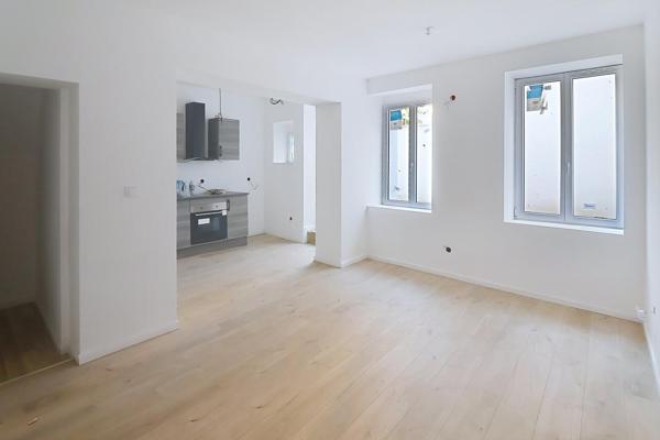 Appartement rénové de 51m2 avec 2 chambres et terrasse!