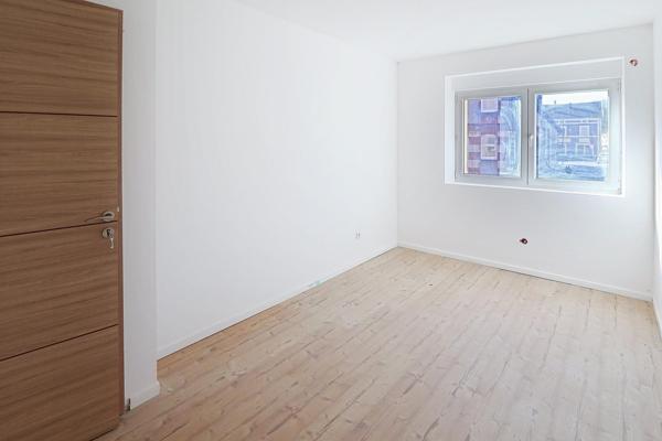 Appartement rénové de 51m2 avec 2 chambres et terrasse!