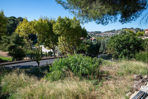 Terrain à bâtir avec sa vue dégagée alliant calme et qualité de vie
