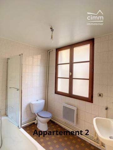 Situé en plein centre historique de FERRIERES EN GATINAIS 45210,&nbsp;immeuble de rapport 4 appartements déjà loués.