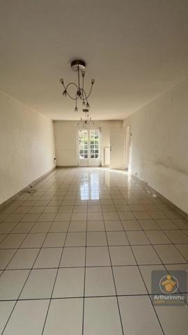 Location                                                      Appartement
                        
                     5 pièces                      99 m2                     à Chelles