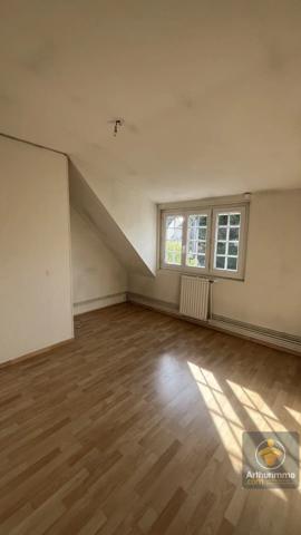 Location                                                      Appartement
                        
                     5 pièces                      99 m2                     à Chelles