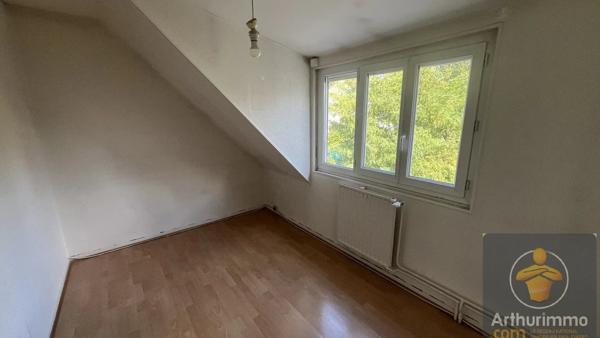 Location                                                      Appartement
                        
                     5 pièces                      99 m2                     à Chelles