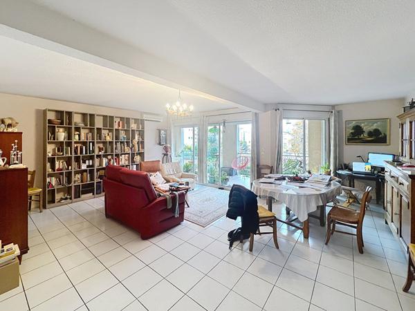 Spacieux appartement avec terrasse et garage