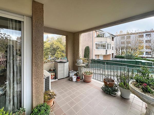 Spacieux appartement avec terrasse et garage