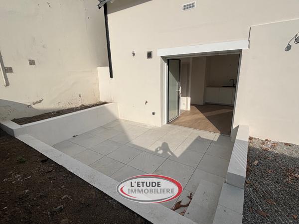 Au coeur du bourg de Carquefou, T2 rénové avec terrasse et parking !