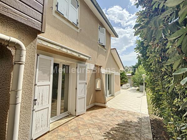 Villa de 215m2 sur un terrain de 870m2