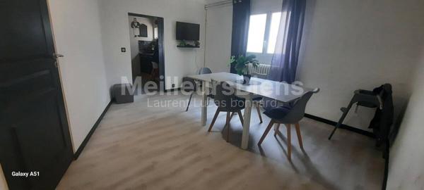 Cette Maison de ville  5 pièces de 140 m2 3 chambres,bureau