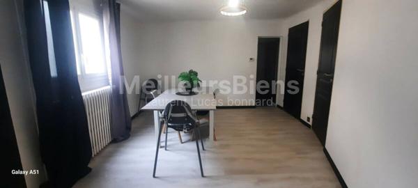 Cette Maison de ville  5 pièces de 140 m2 3 chambres,bureau